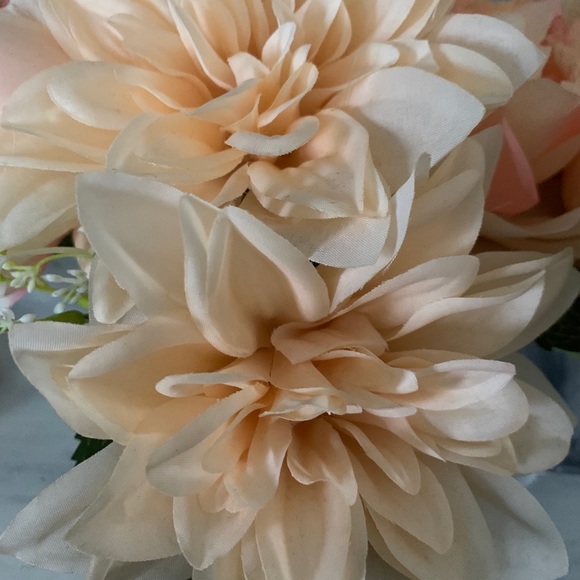 Floral Centerpiece - Picture 3 of 3